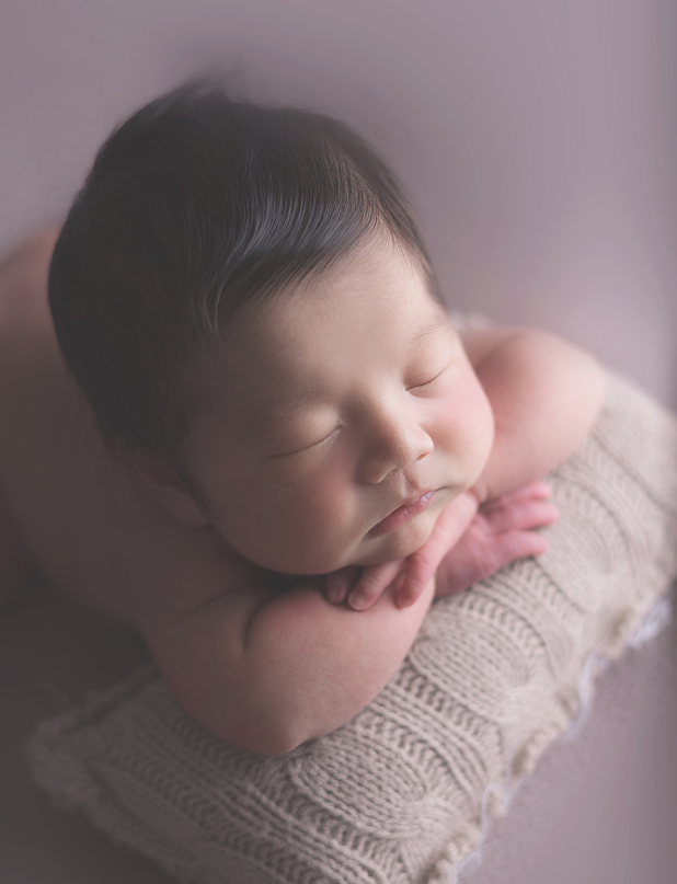 ニューボーンフォト ポーズド