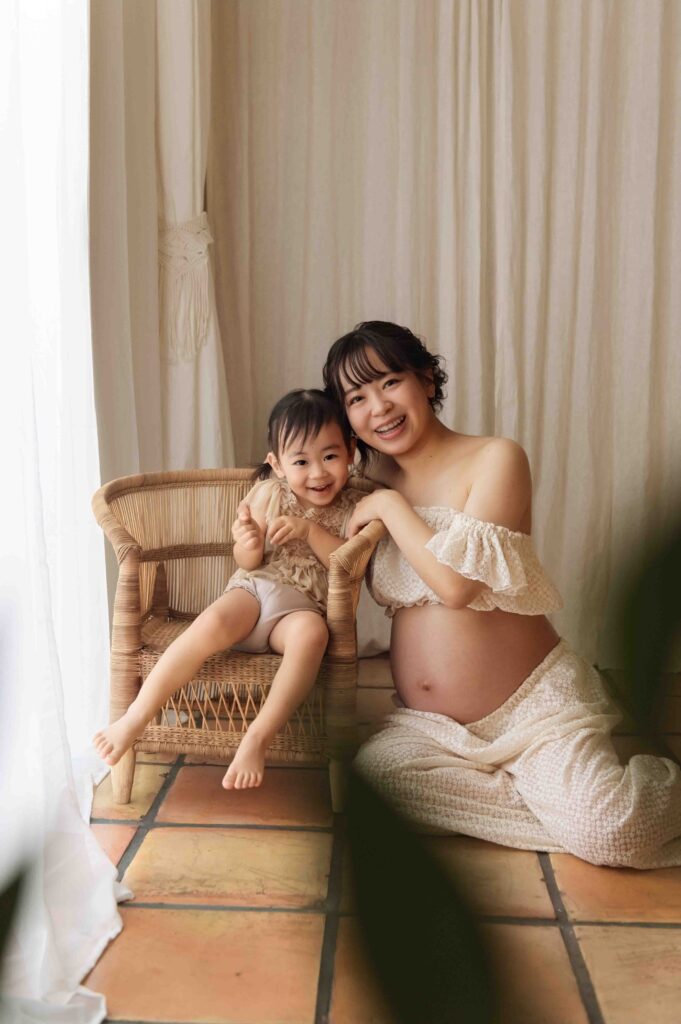 愛知県豊橋市フォトスタジオリアンのレンタル衣装。マタニティドレス、ママ衣装をご準備しました。総レースのセパレートタイプドレス。ホワイトカラーレースが可愛らしくかつ上品に装飾されています。