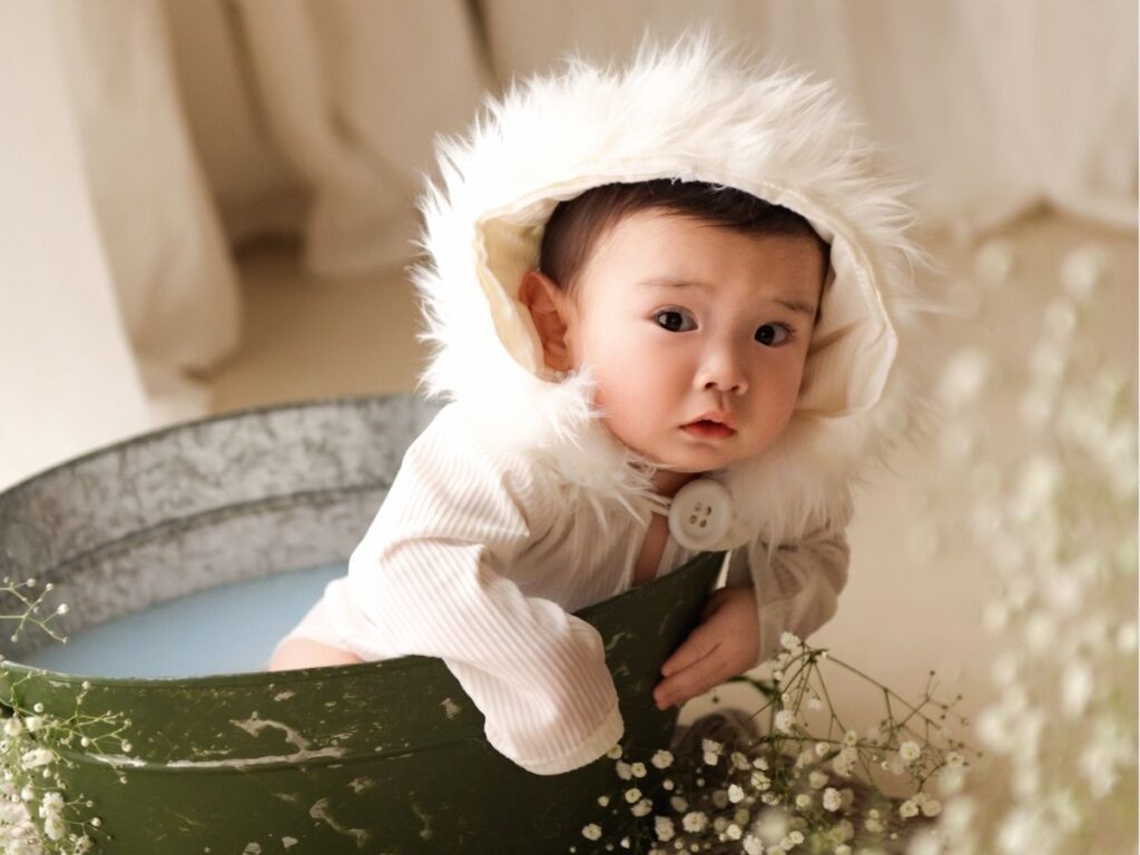 豊橋市のフォトスタジオリアンで撮影した1歳誕生日記念に「ミルクバスフォト」を撮影しました。海外から輸入したこだわりの衣装付きの撮影会。寝返り記念にぴったりです。岡崎・名古屋方面からも多数お越しいただいています。